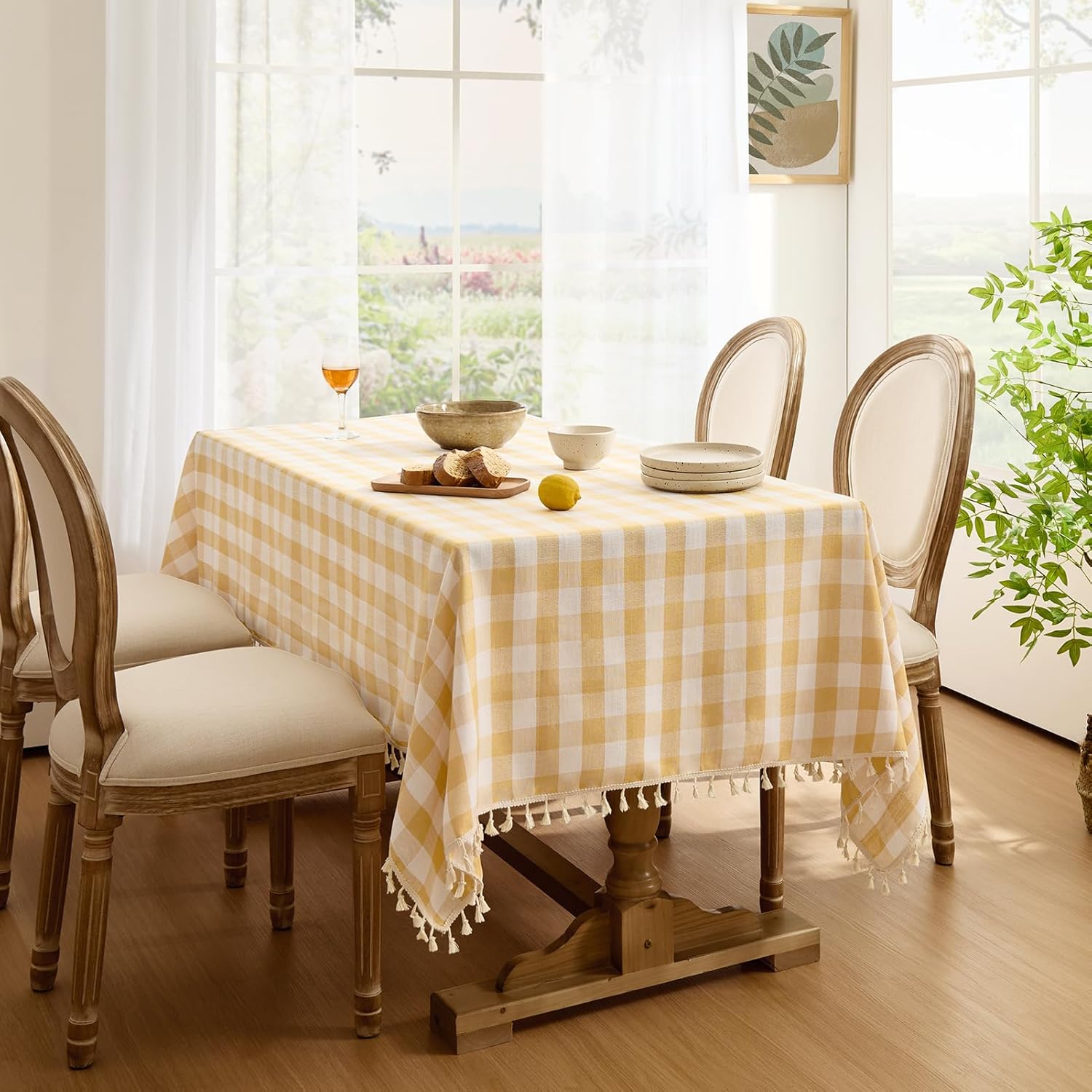 Classic Gingham Tablecloth with Tassels