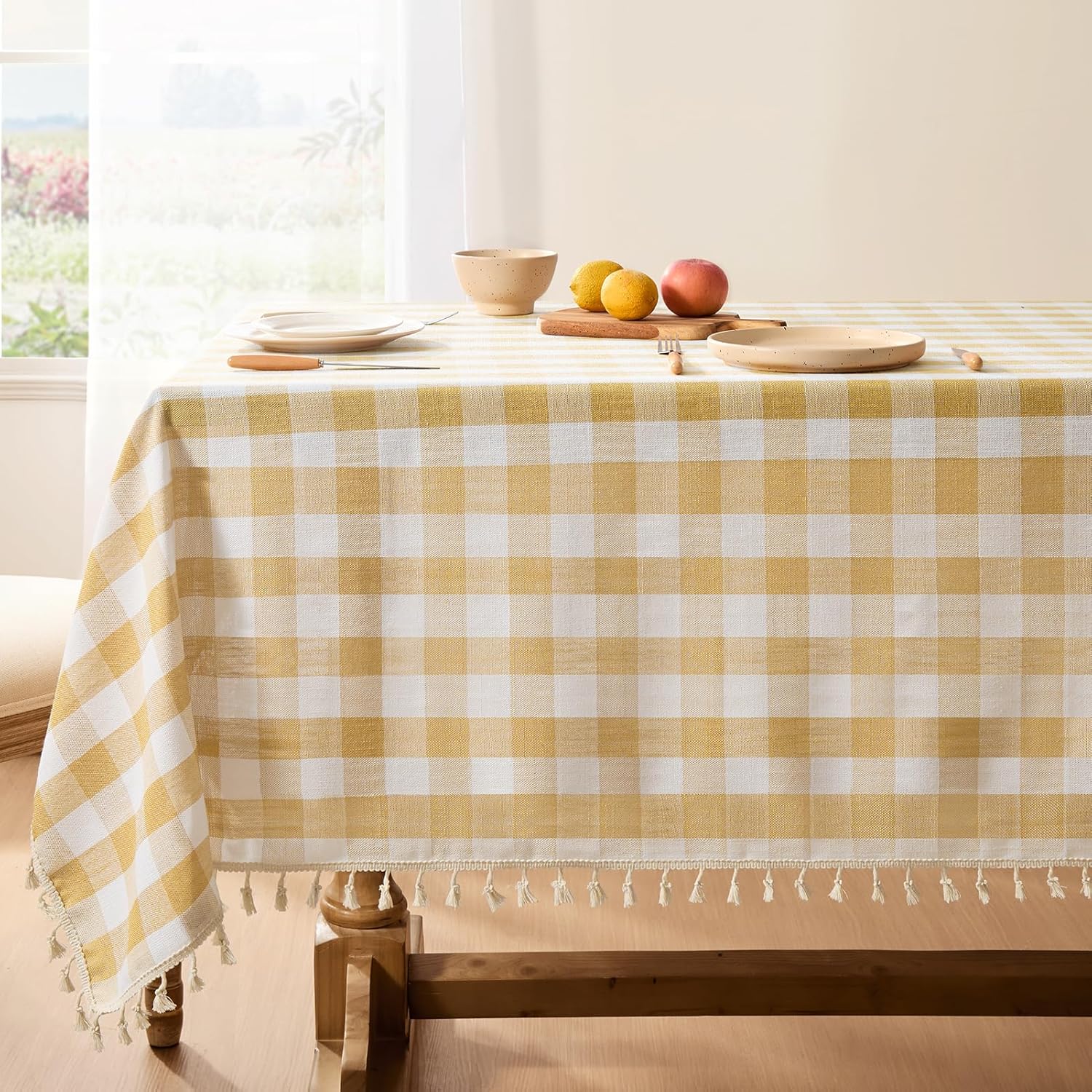 Classic Gingham Tablecloth with Tassels
