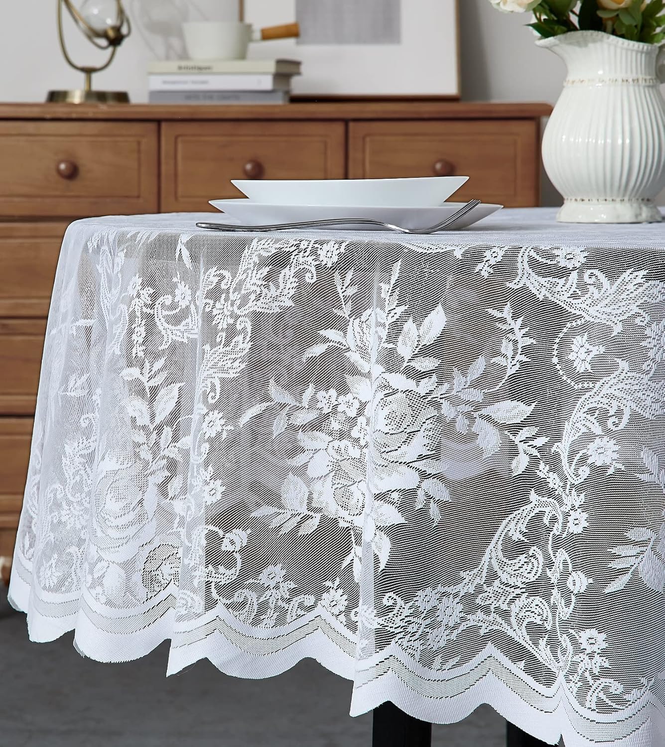 Warm Home Designs 70 Inch Round White Tablecloth with English Rose Design